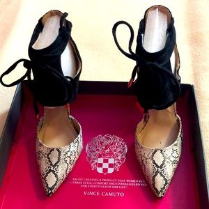 Vince Camuto black/white 7 M stilettos